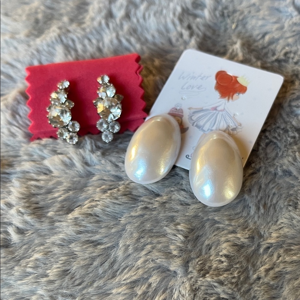 Elegant Crystal And Pearl Earrings Set